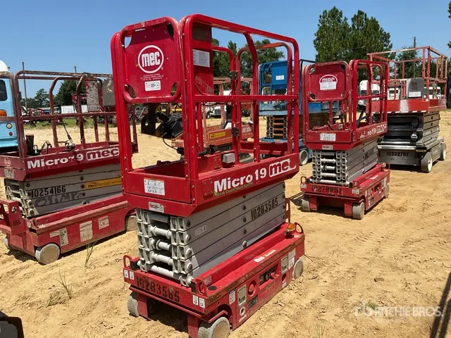 2019 MEC MICRO 19 Electric Scissor Lift