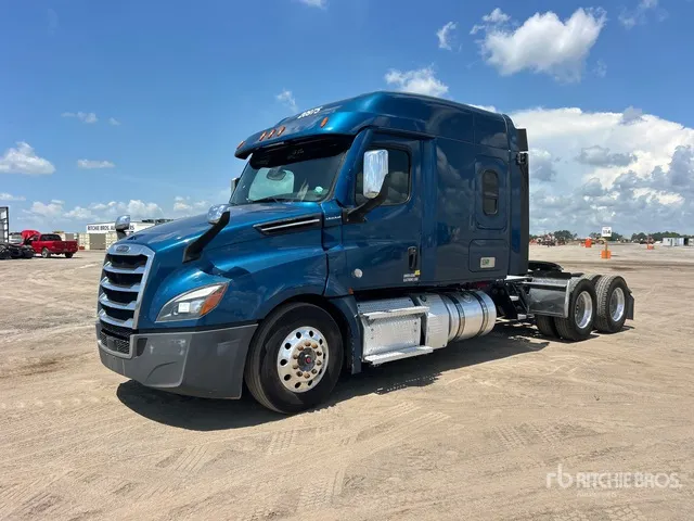 2020 Freightliner Cascadia 126 6x4 T/A Sleeper Truck Tractor
