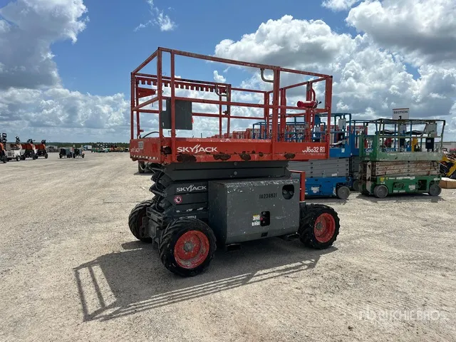 2018 Skyjack 6832RT 4x4 Diesel Scissor Lift