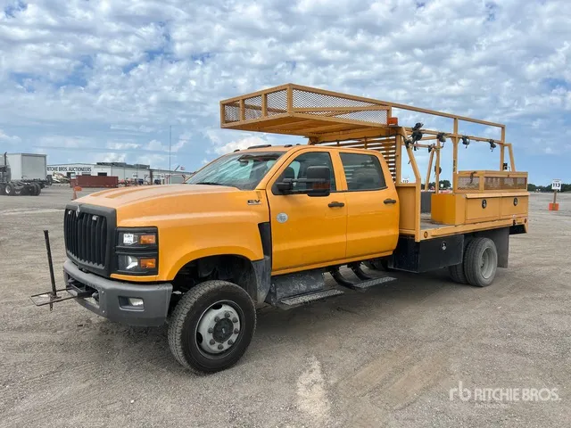 2019 International CV515 4x4 Crew Cab Flatbed Truck