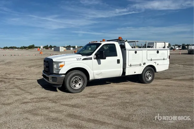 2016 Ford F-350 XL 4x2 Tire Service Truck