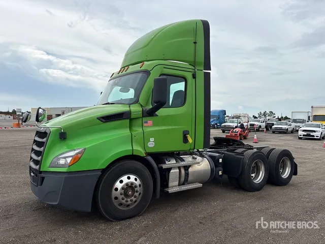 2022 Freightliner Cascadia 116 6x4 T/A Day Cab Truck Tractor