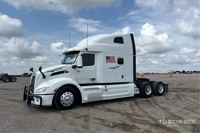 2022 Peterbilt 579 6x4 T/A Sleeper Truck Tractor