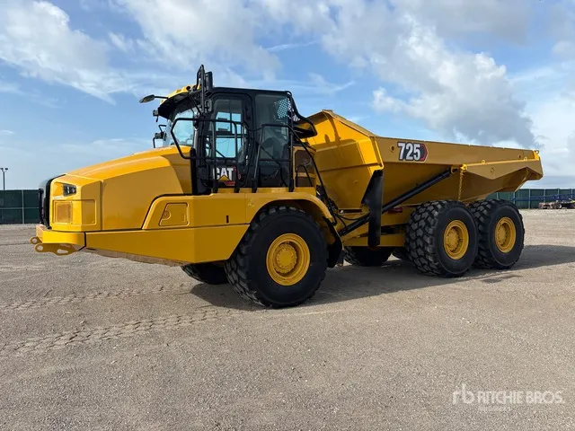 2022 Cat 725 Articulated Dump Truck