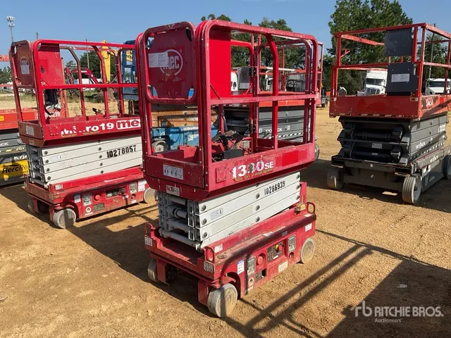 2020 MEC 1330SE Electric Scissor Lift