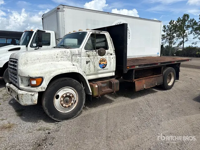 1998 Ford F-800 Flatbed Truck