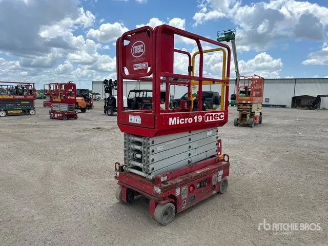 2019 MEC Micro 19 Electric Scissor Lift