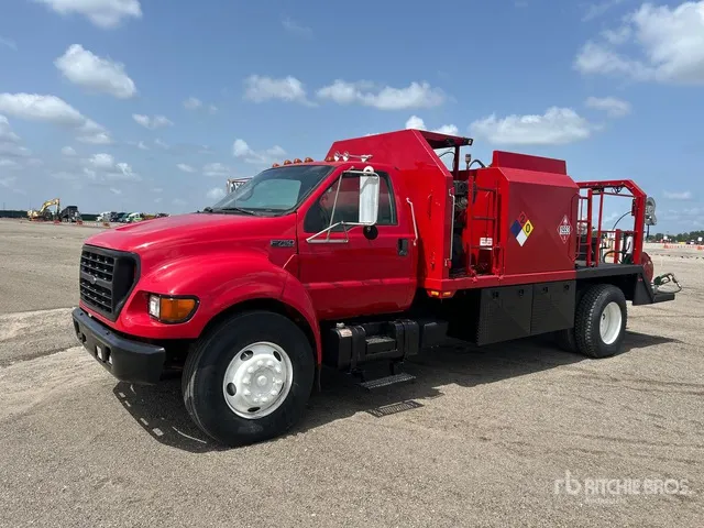 2000 Ford F-750 4x2 Fuel and Lube Truck