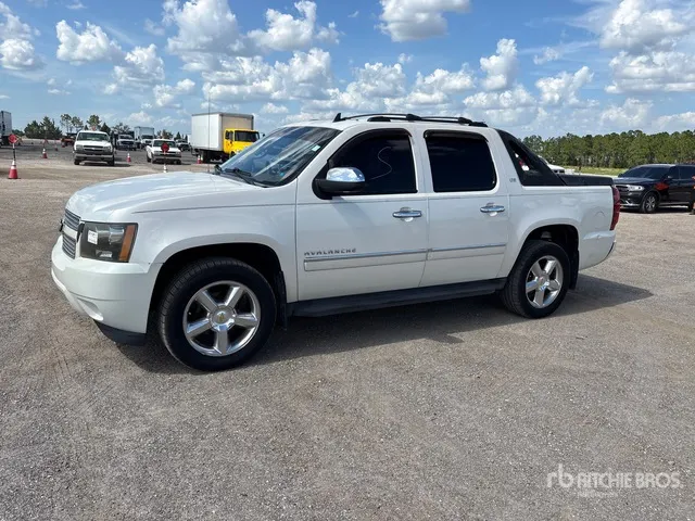 2011 Chevrolet Avalanche LTZ 4x2 Crew Cab Pickup