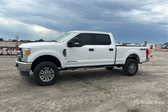 2017 Ford F-250 XLT 4x4 Crew Cab Pickup