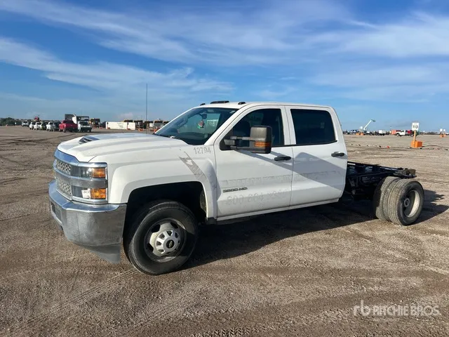 2019 Chevrolet Silverado 3500HD 4x2 Crew Cab Cab and Chassis