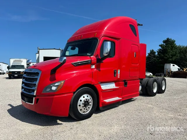 2018 Freightliner Cascadia 126 6x4 T/A Sleeper Truck Tractor