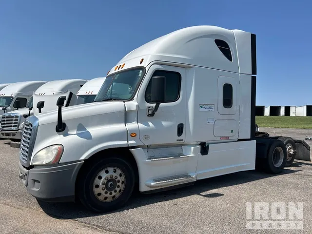 2015 Freightliner Cascadia 125 6x4 T/A Sleeper Truck Tractor