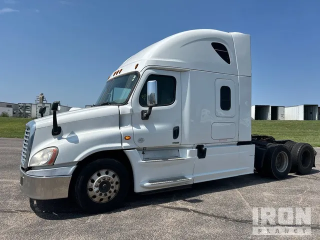2016 Freightliner Cascadia 125 6x4 T/A Sleeper Truck Tractor