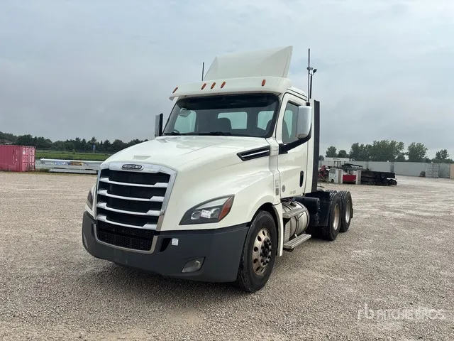 2019 Freightliner Cascadia 126 6x4 T/A Day Cab Truck Tractor