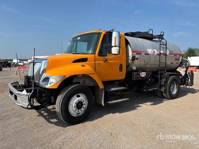 Rosco on 2005 International 7300 4x2 Asphalt Distributor Truck