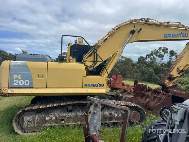 Komatsu PC200-8 Tracked Excavator