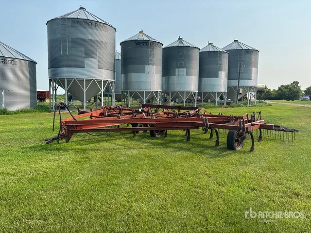 International 25 ft Cultivator