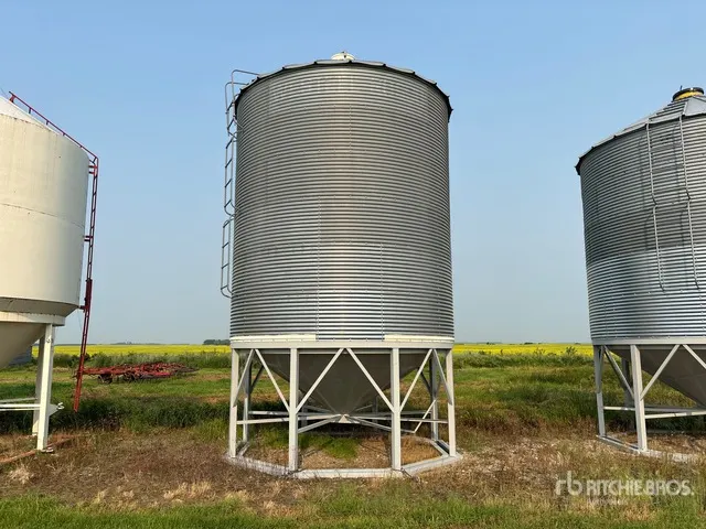 Westeel-Rosco +/- 2100 bu 6 Ring Hopper Grain Bin
