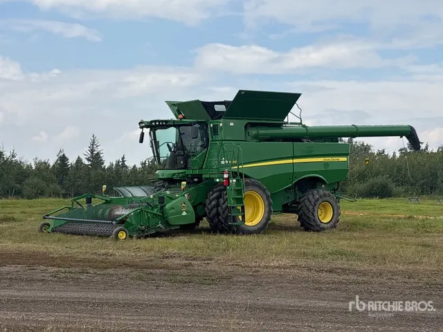 2015 John Deere S680 Combine Harvester