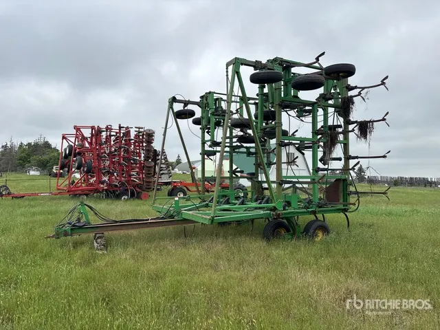 John Deere 1650 40 ft Cultivator