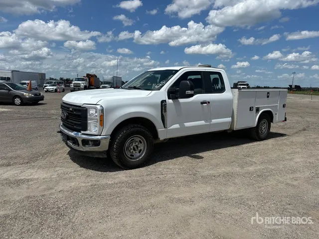 2023 Ford F-250 XL 4x2 Utility Truck