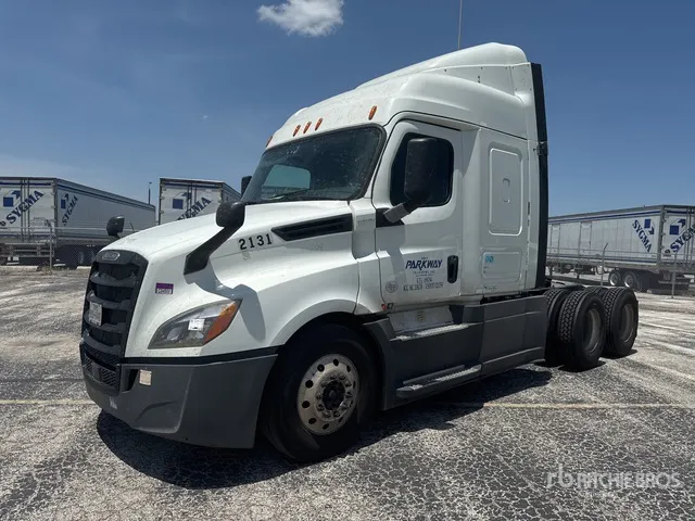 2019 Freightliner Cascadia 126 6x4 T/A Sleeper Truck Tractor