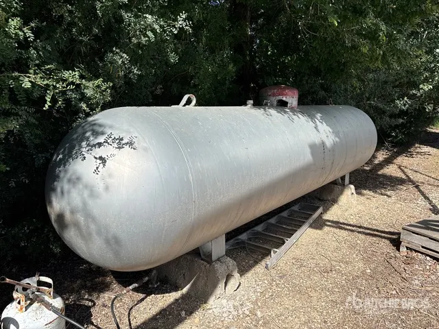 James United Steel 1000 gal Propane Tank