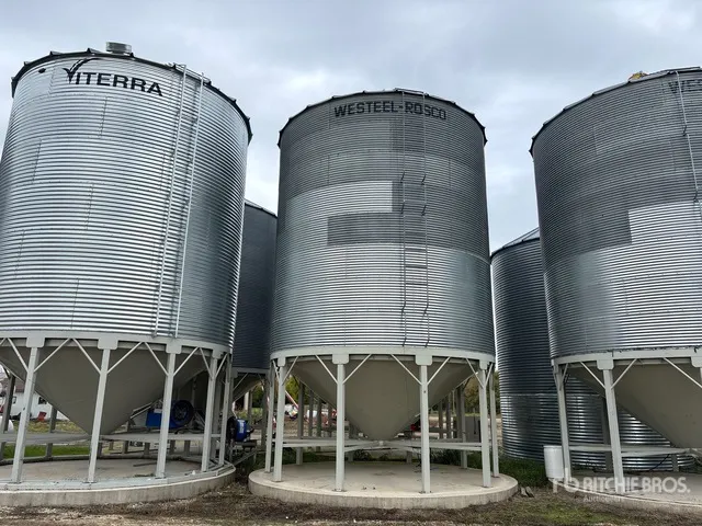 Westeel +/- 5500 bu 8 Ring Hopper Grain Bin