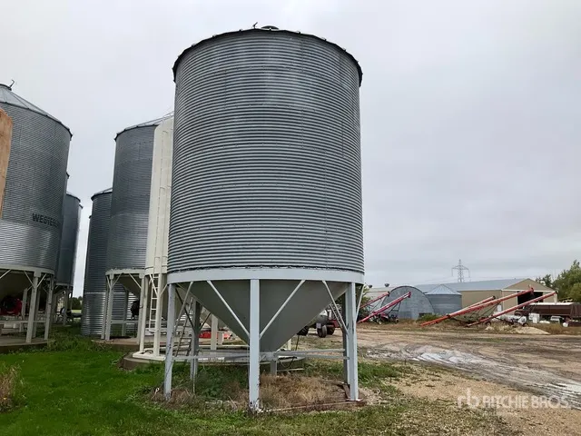 Westeel +/- 2200 bu 6 Ring Hopper Grain Bin