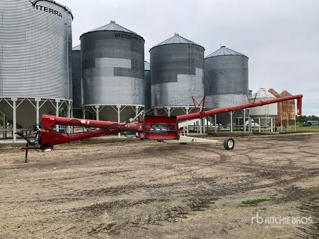2008 Farm King 1370 13 in x 70 ft Swing Grain Auger