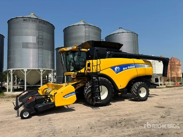 2012 New Holland CX8080 Combine Harvester