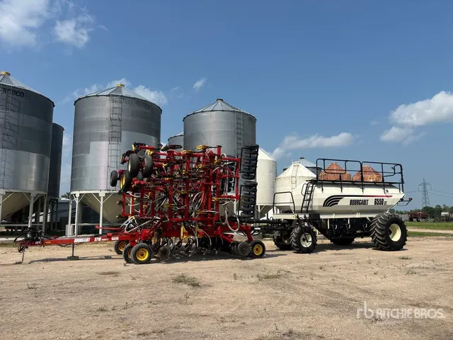 2009 Bourgault 5710 47 ft Air Drill