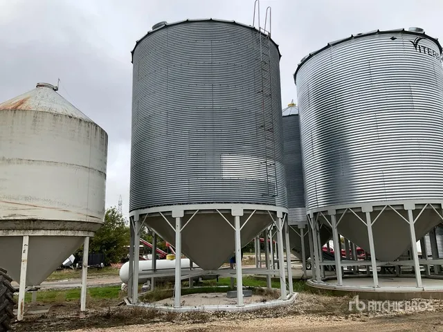 Westeel +/- 5500 bu 8 Ring Hopper Grain Bin