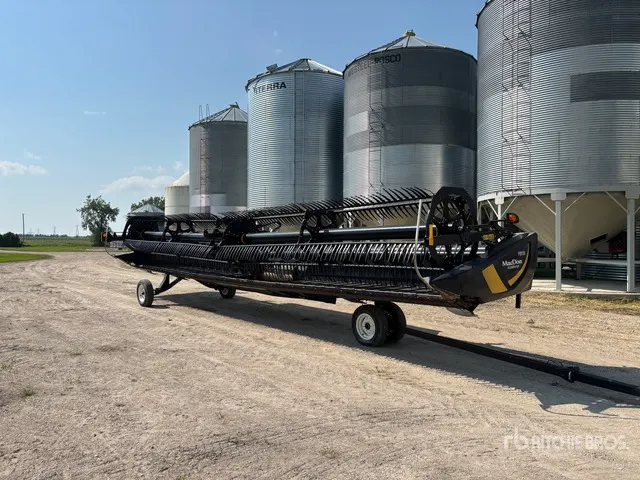 2021 MacDon FD135 35 ft Flex Draper Combine Header
