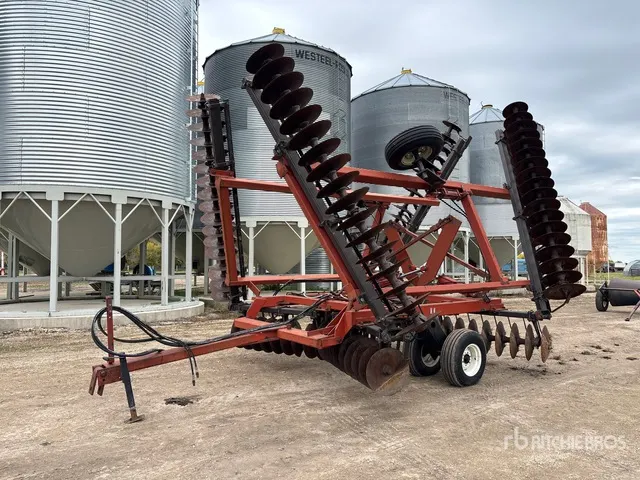International 496 30 ft Tandem Vertical Disc