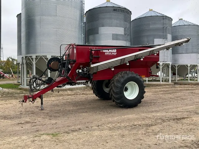 2016 Valmar 8611 64 ft Air Boom S/A Fertilizer Applicator