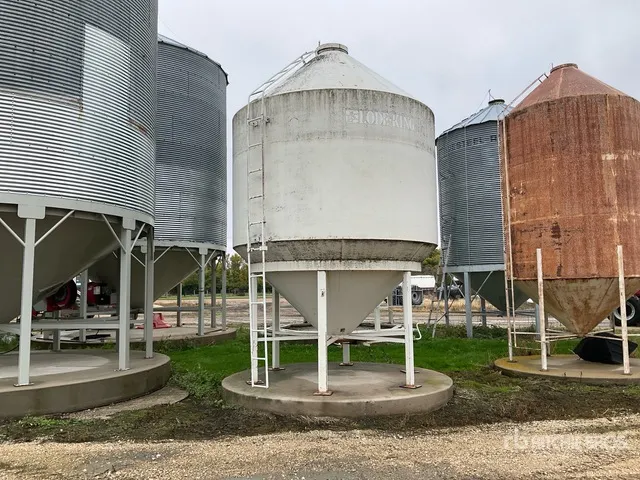 1987 Lode King LKB1237 +/- 1000 bu Smooth Wall Hopper Grain Bin