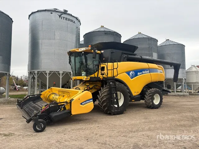 2012 New Holland CX8080 Combine Harvester