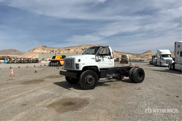 1991 GMC C7500 4x2 Cab and Chassis