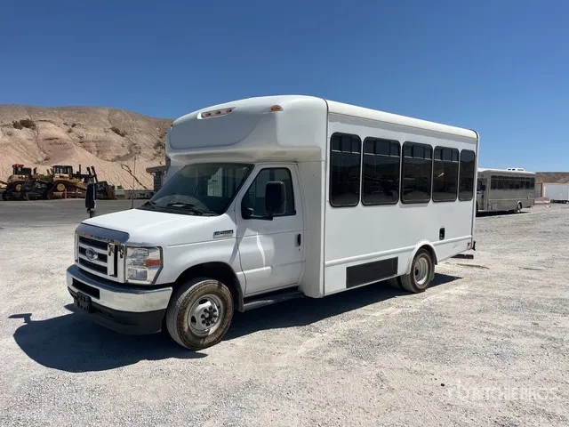 2022 Ford/Starcraft E-450 All-Star 4x2 14-Seat Mini Bus