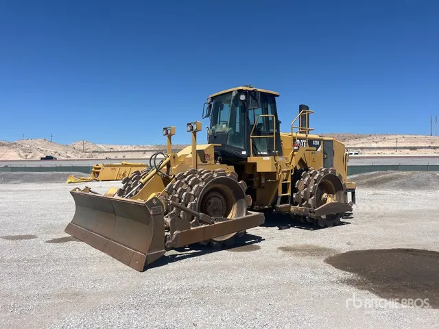2004 Cat 825H Soil Compactor