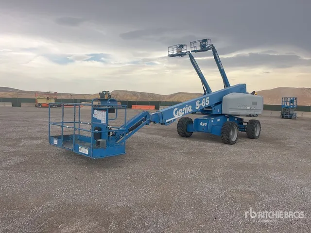 2014 Genie S-65 4WD Dual Fuel Telescopic Boom Lift