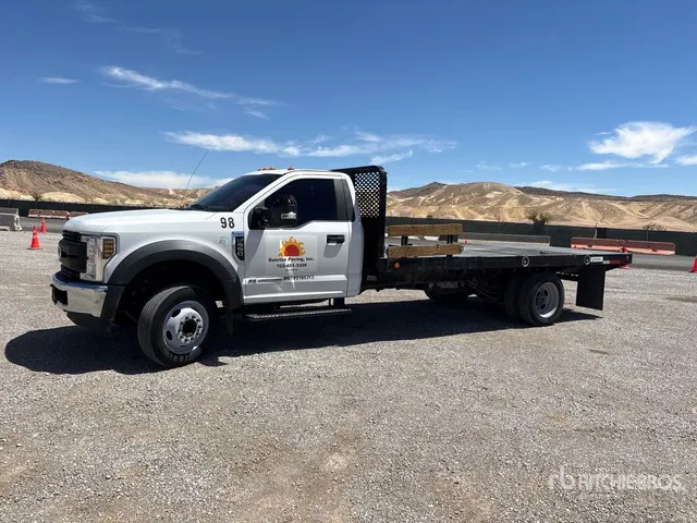 2019 Ford F-550 XL 4x2 Flatbed Truck