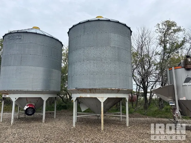 Westeel +/- 1900 bu 5 Ring Hopper Grain Bin
