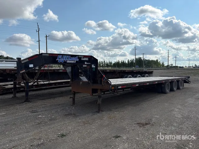 2016 Diamond C Fleetneck 21714 lb 32 ft Tri/A Gooseneck Equipment Trailer
