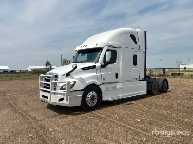 2022 Freightliner Cascadia 113 6x4 T/A Sleeper Truck Tractor