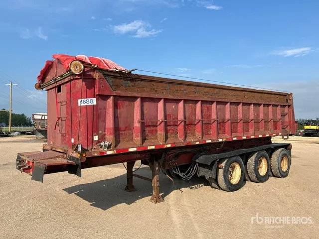1990 Arnes 27 ft Tri/A End Dump Trailer