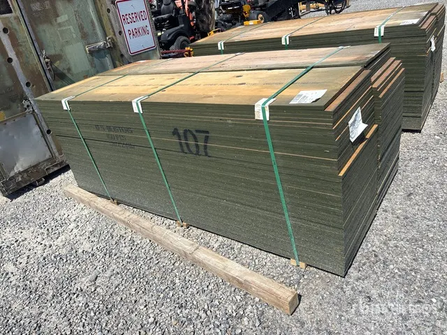 Quantity of (100) 3/4" 2x8 MDO G1S With Smooth Overlay 1 Side Douglas Fir 7 Ply No Stamp Formply Plywood (Unused)