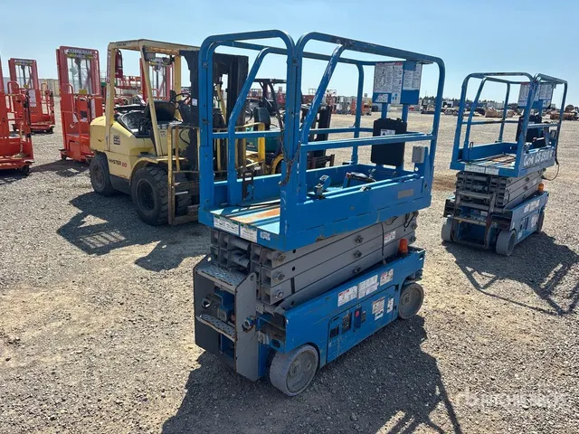 2015 Genie GS-1930 Electric Scissor Lift (Inoperable)